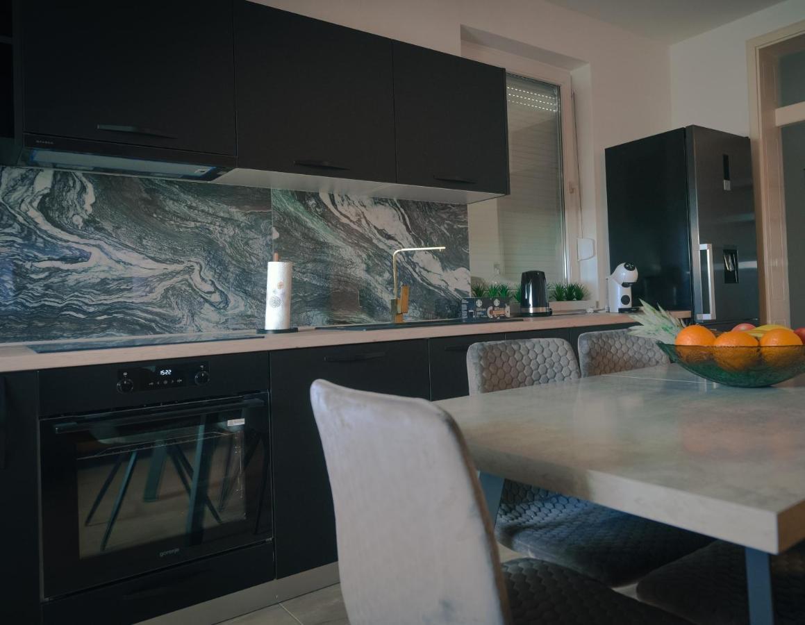 Апартаменти Mila Apartman Джяково Екстер'єр фото
